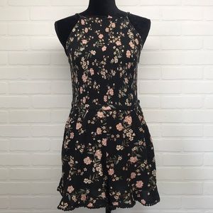 American Eagle Floral Romper Size Large
